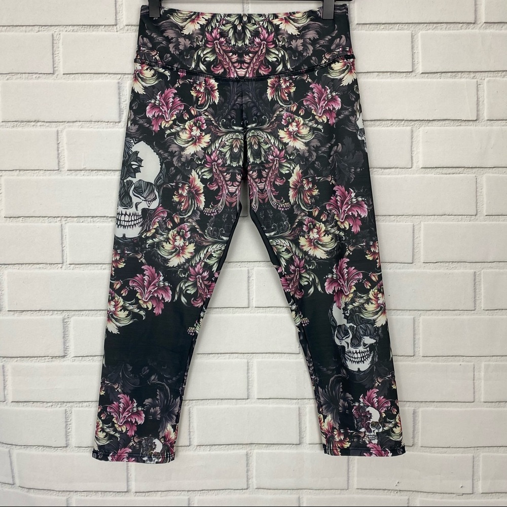 Onzie floral crop length leggings size small-medium
